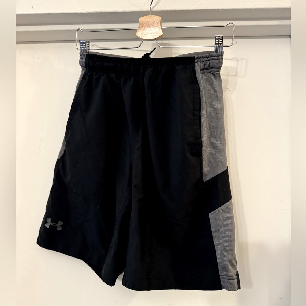 Under Armour Size S Workout shorts